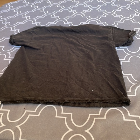 Black tshirt - Picture 2 of 4